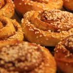 Srećan vam Dan rolnica sa cimetom Rolnice sa cimetom